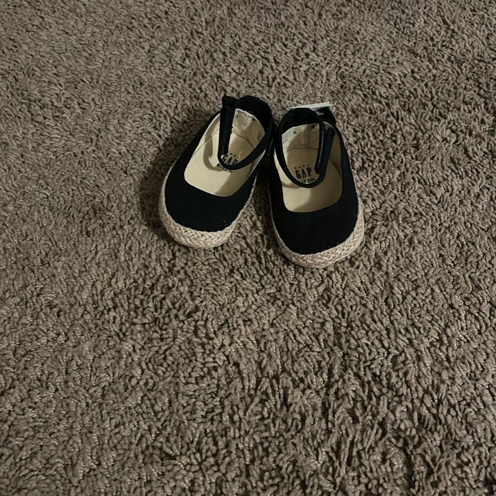 Baby GAP 6-12 mo shoes